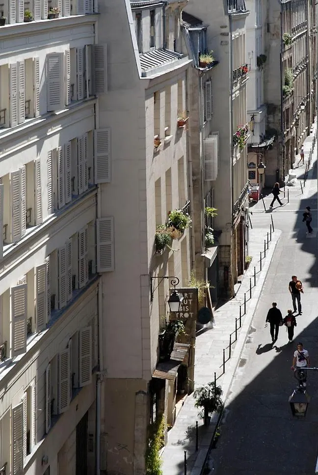 Nest In Paris Apartment